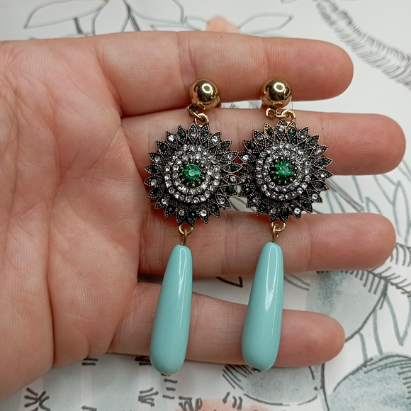 ✨NEW CRYSTAL EARRINGS COLLECTION✨ Earrings - Picture 13 of 15